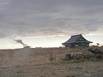 津波に耐えた寺と海岸の焼却プラント